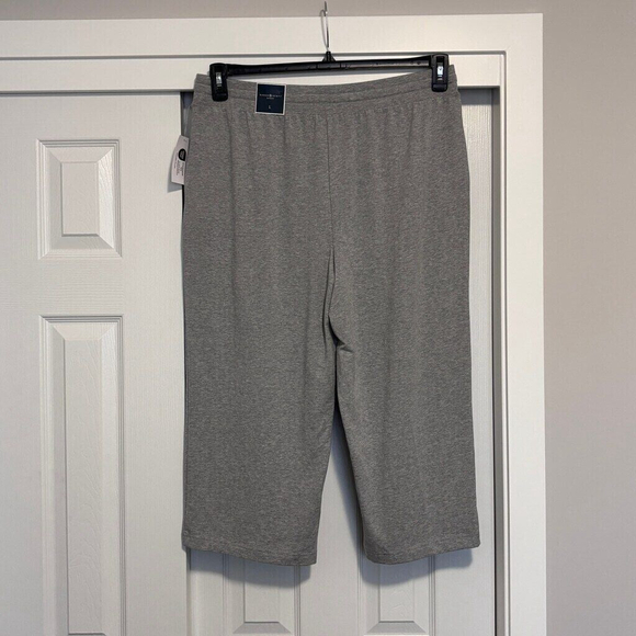 Karen Scott Women's Light Grey Knit Capri Pull On Pants / Joggers NWT - Picture 3 of 4